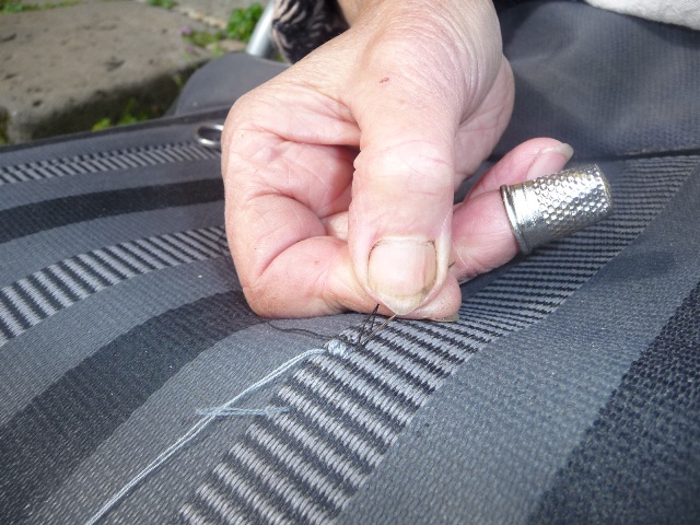 Apparemment il faut partir d'assez loin dans le tissus pour rattraper le coup.