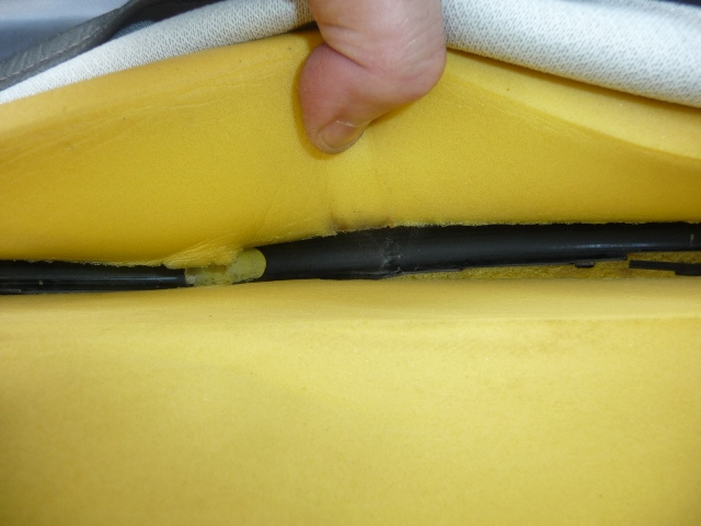 Il s'agit à la base d'une espèce de gouttière plastique collée à la mousse.<br />30 ans après, elles sont désormais totalement irrécupérables.