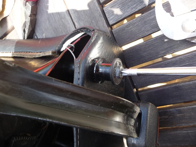 et on n'oublie pas la butée de fixation du basculement du siège