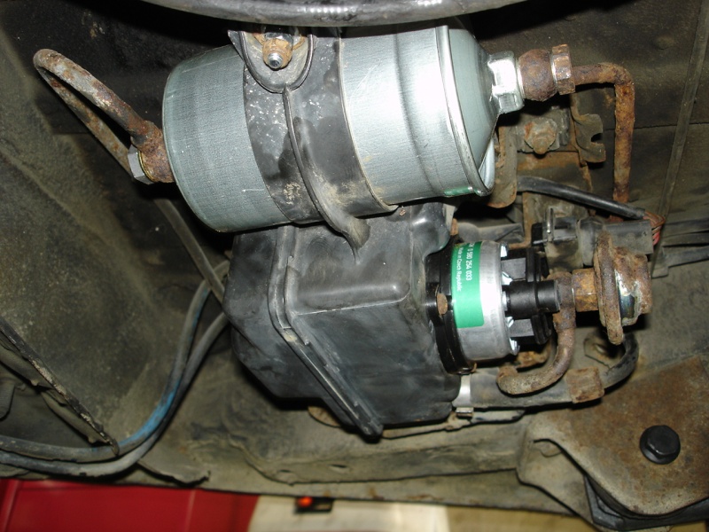 L'enveloppe  a carburant c'est  ce boitier en plastique