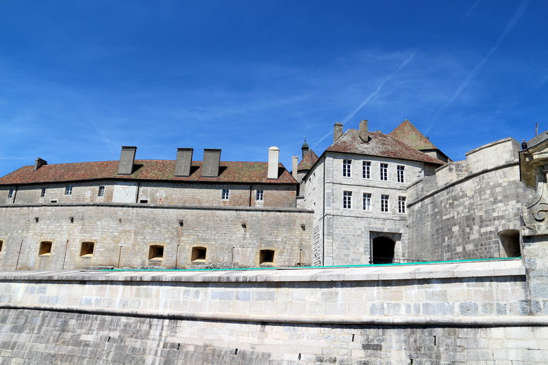 07 Chateau de Joux.JPG