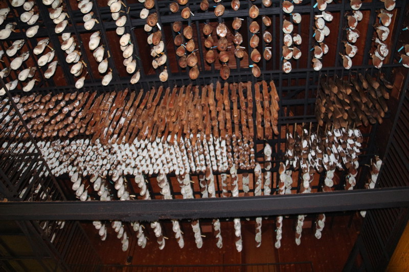 02 - Saucisses pendues.JPG