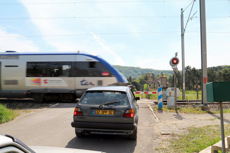 09 On suit la voiture balai.JPG