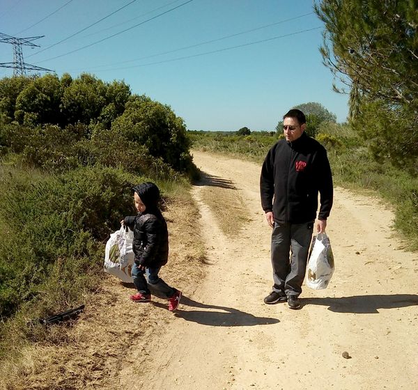 Et on s'enfonce dans la garrigue.jpg