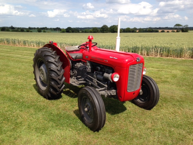 1964_multi-power_British_Massey_Ferguson_MF35X_-_angle_view.jpg