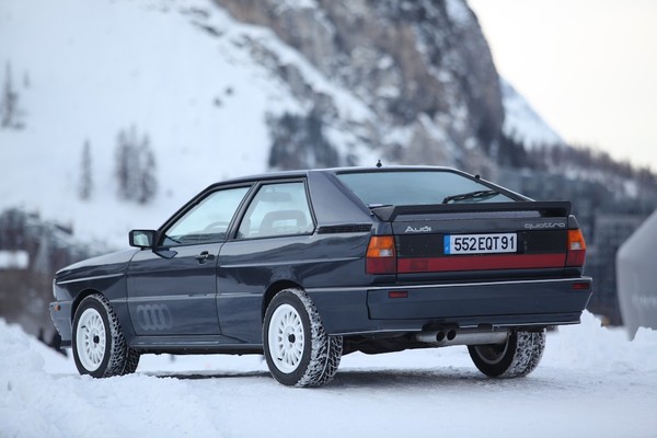 Le père noël ferait mieux de rouler en quattro pour sa livraison des cadeaux !!!