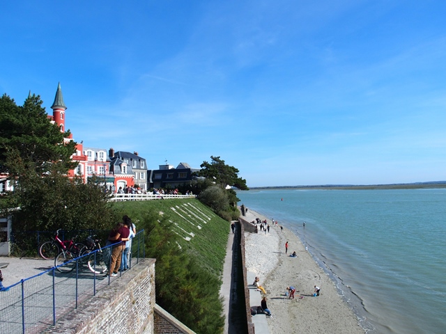 le château de la belle au bois dormant version mer. Quel temps de mer-- !