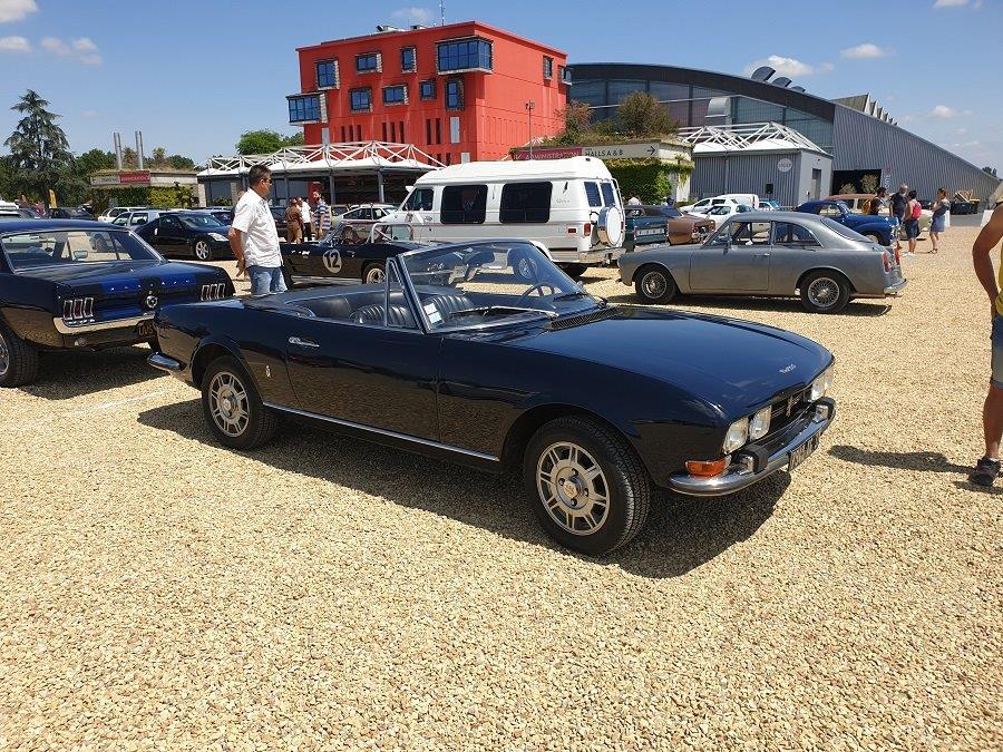 une très belle 504 cabriolet