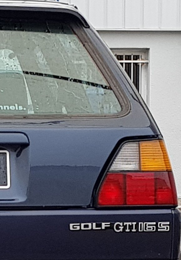 2ème logo "Golf GTI 16S" moins large et moins long