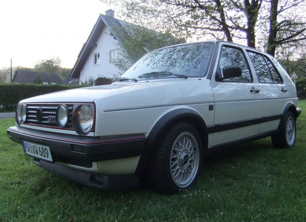 VW Golf 2 GTI 16S 1988 5portes blanc alpin.jpg