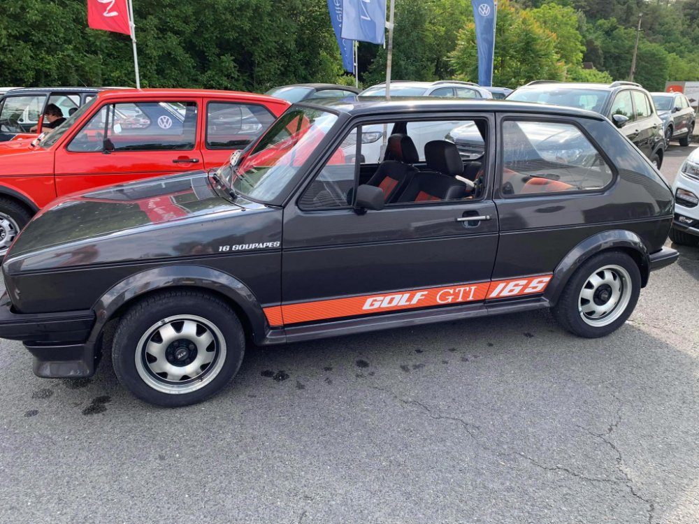 Golf 1 GTI 16S Oettinger avec bande décorative latérale.jpg