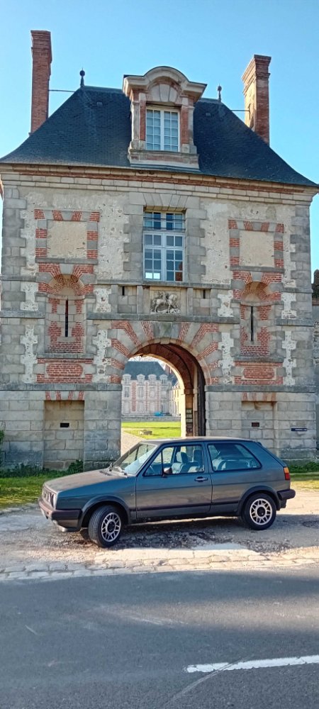 Château de Fleury en Bière - c'est toujours aussi renversant ! c'est quoi ce bin's avec les portraits ??