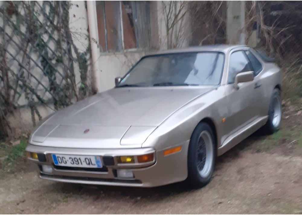 944 av red.jpg