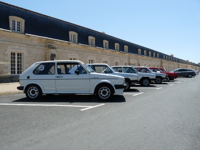 Arrêt sur le parking de la corderie royale avant visite de l'Hermione