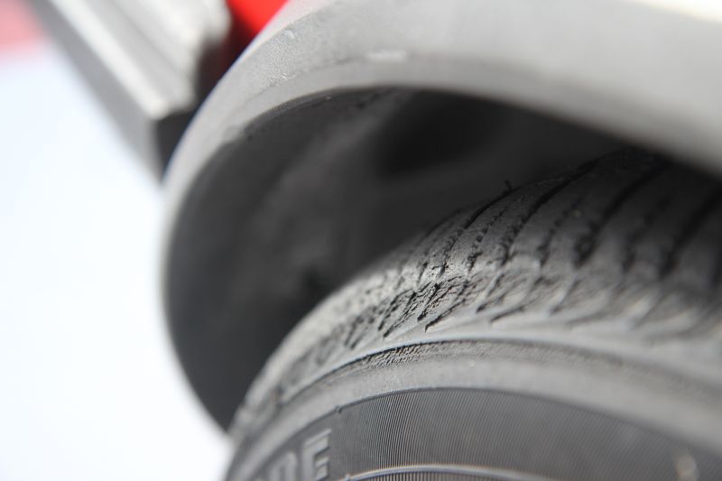 Avant, ça frotte un peu dans l'aile tout ça... Bridgestone Turanza ER300 + Eibach -3 + Bilstein B6 + BBS Mahle 14 ET 33