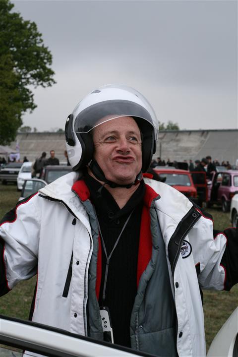 Qu'est ce qui le rend comme ça??? Le grand Baril ou le fait de monter avec Jean-Marie!!! ;-)