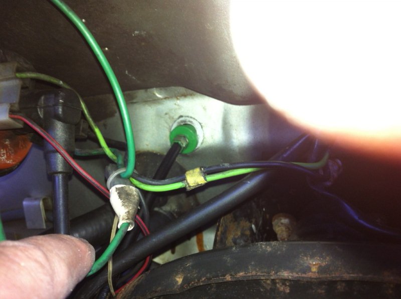 Voici l'endroit ou mon câble bouge, aurai je oublié une patte de fixation?