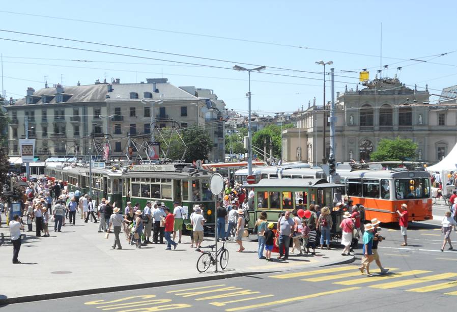 A l'arrivée et tout le long du parcours des milliers de personnes