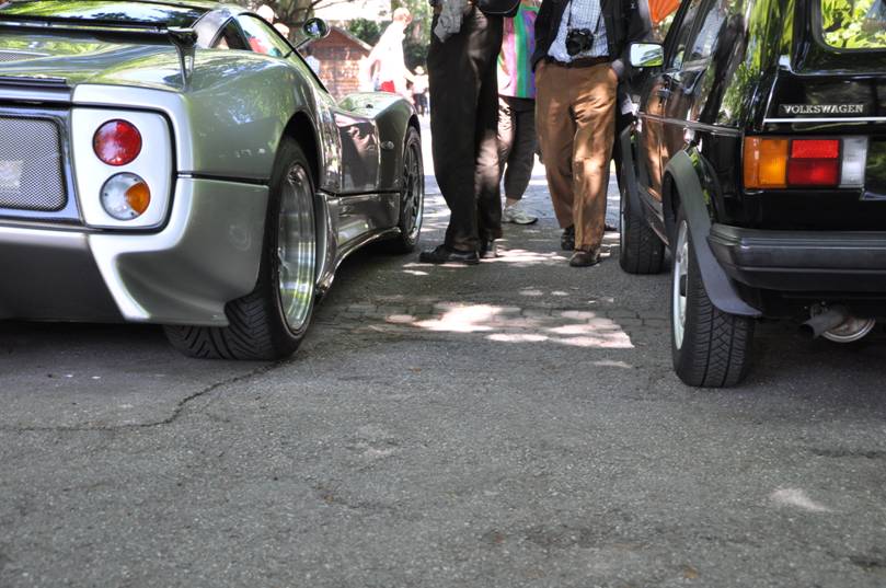 Nos voitures ont été exposées dans un parc public à coté des trams et des anciens bus Admirez la diffèrence de diamètre des roues