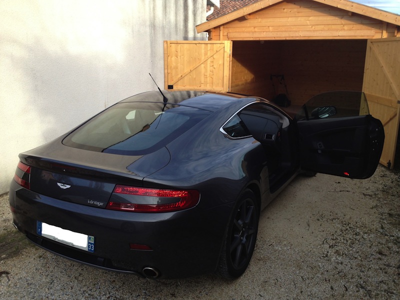 V8 VANTAGE.jpg