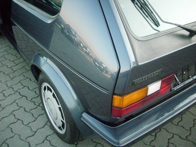 une pirelli w65 hélios en aspect &quot;origine&quot;