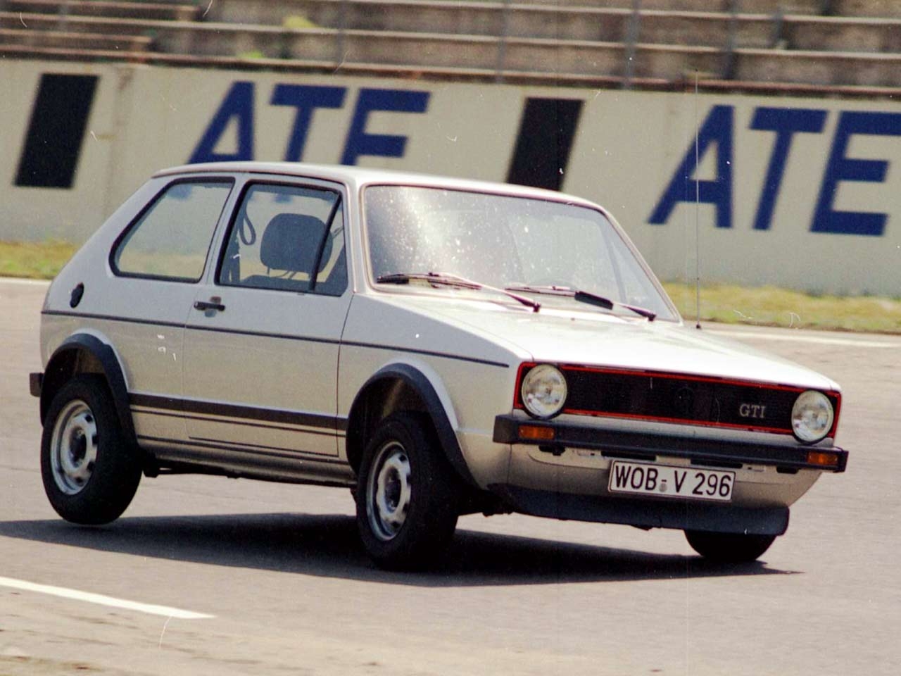 VWGolfGTI_021.jpg