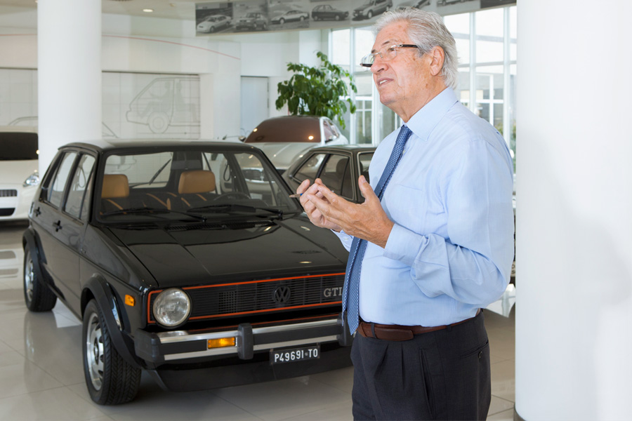 Guirgiaro et sa Gti 77 aujourd'hui dans le musée Ital Design, sans les bandes latérales, intérieur cuir fauve, préparée par VW...