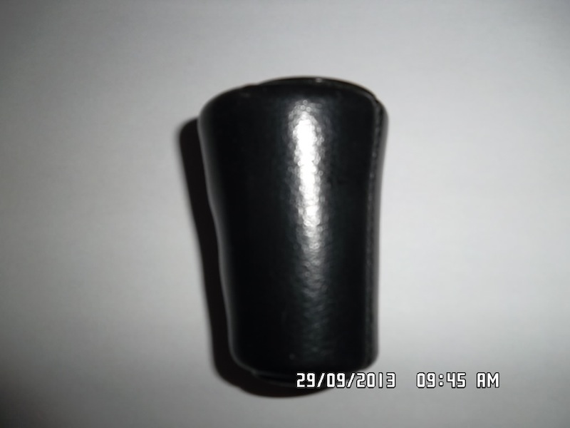 Pommeau Personal (assorti au volant que je n'ai plus). Il m'a accompagné de 1979 à 1989 dans 6 voitures