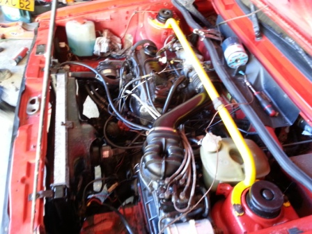 petit passage sur le moteur, bon gros coup de wd40, vidange huile et eau....premier redémarrage après 5 ans d'interruption avec succès...injecteurs un peu capricieux, elle a démarré sur 3 pattes, en la laissant chauffer elle a retrouvée la 4eme...au programme ce week end, changement de distri, pompe à huile, démontage du reservoir, nettoyage du plateau sonde....